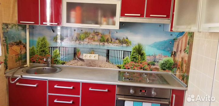 Стеклянный фартук на кухню