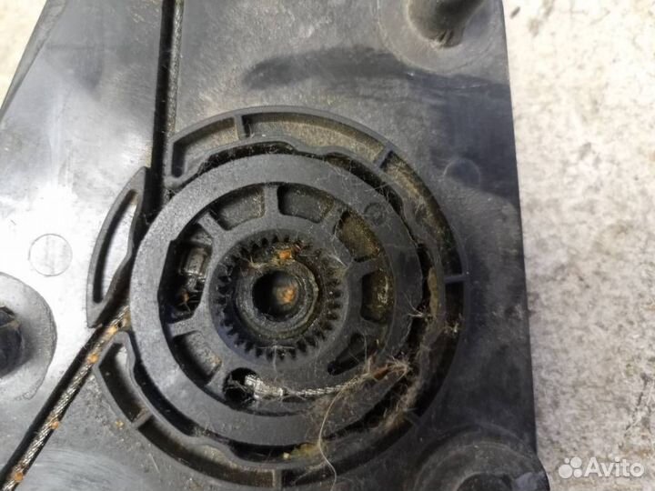 Стеклоподъемник электрический задний левый