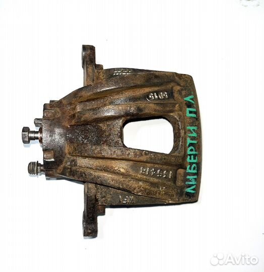 Суппорт передний левый Jeep Liberty