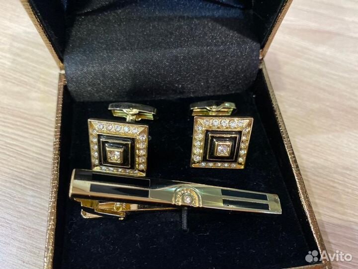 Зажим и запонки для костюма