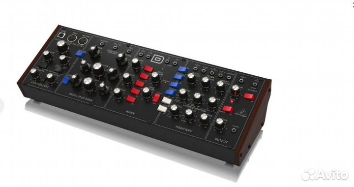 Аналоговый синтезатор Behringer Model D