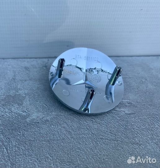 Эмблема решетки радиатора W221 A2218170016