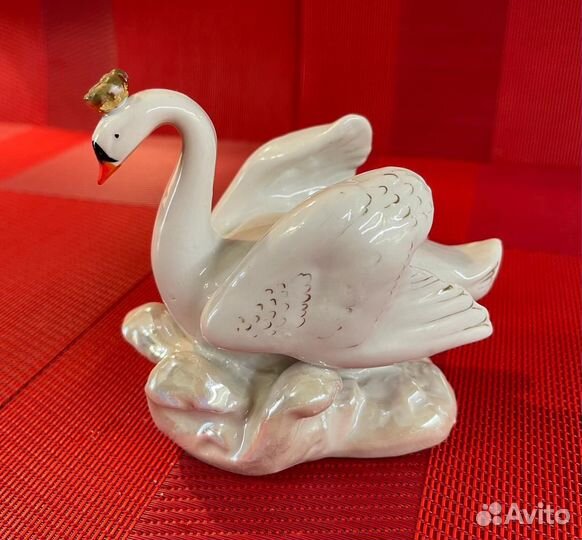 Статуэтка фарфоровая 