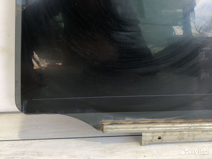 Lexus GX470 Стекло заднее