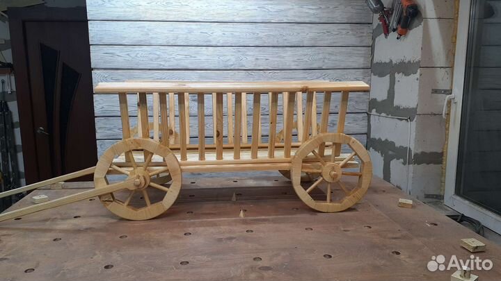 Садовая декоративная телега