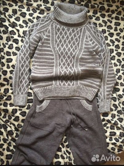 Костюм вязаный