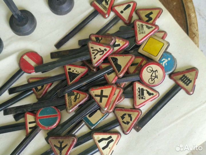 Игрушечные дорожные знаки из СССР