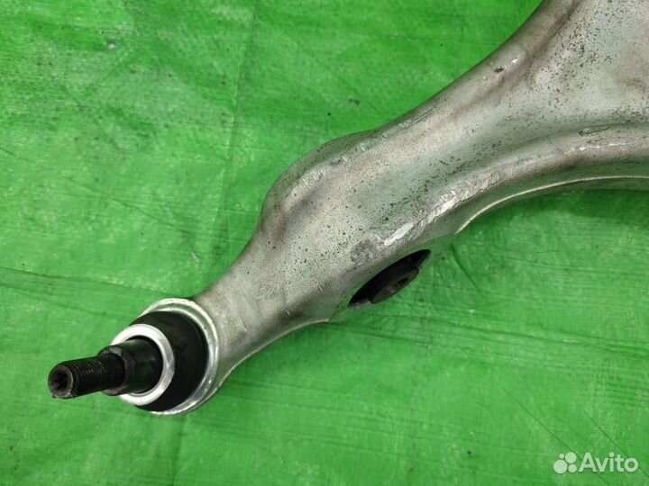 Рычаг подвески нижний прав. перед. Volkswagen Toua