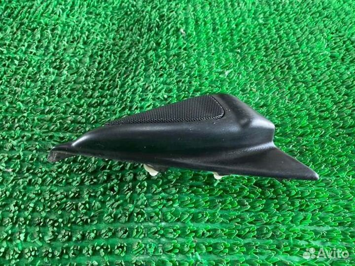 Уголок двери прав. перед. Toyota land cruiser, Lx4