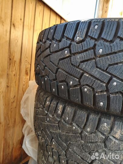 Pirelli Ice Zero 215/65 R16 102