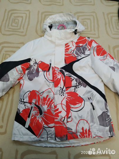 Горнолыжная женская куртка 44 46
