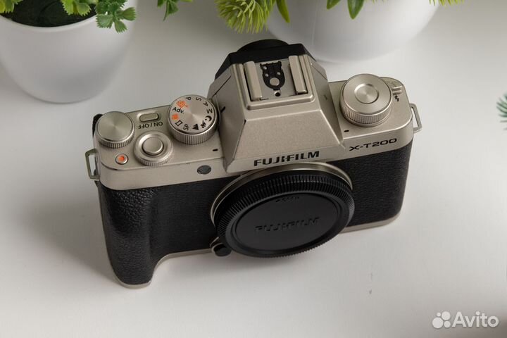 Fujifilm X-T200 (XT200) Body