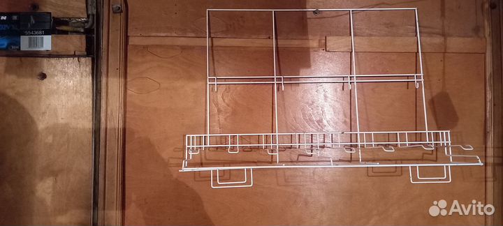 Навесная витрина металлическая