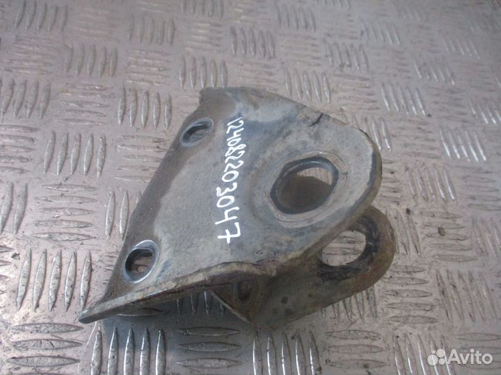 Кронштейн стойки стабилизатора Iveco 8137172