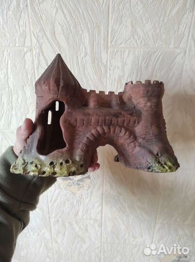 Замок для аквариума