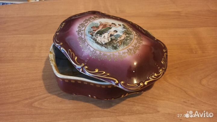 Шкатулка Мадонна, бордового цвета