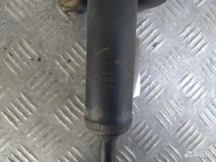 Амортизатор подвески передний правый Toyota Prado