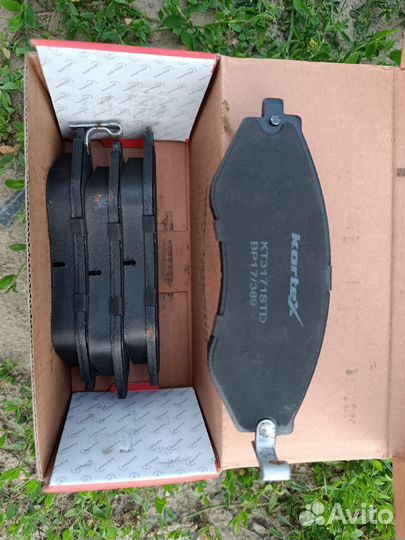 Тормозные колодки передние