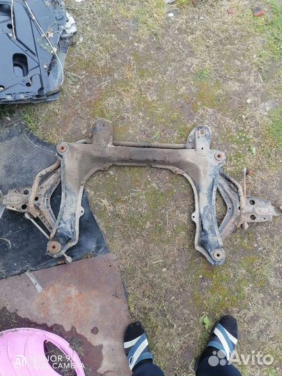 Подрамник ауди 80