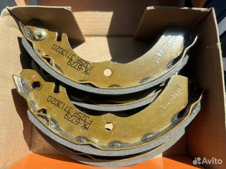 Тормозные колодки задние colt