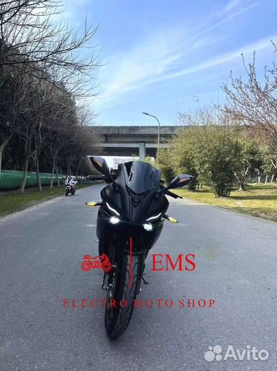 Электромотоцикл BMW RR