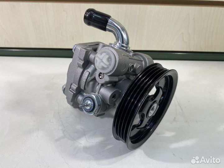 Насос гидроусилителя Mitsubishi Pajero / Montero