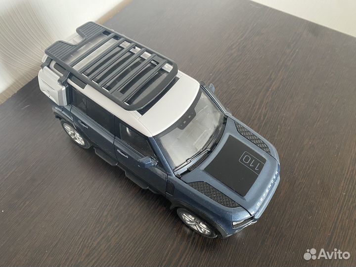 Land Rover Defender 2 1:18