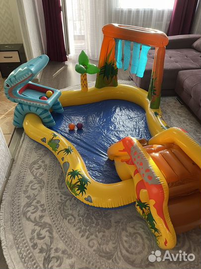 Бассейн детский с горкой и фонтаном