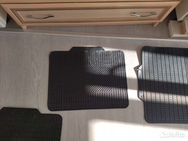 Автомобильные коврики резиновые