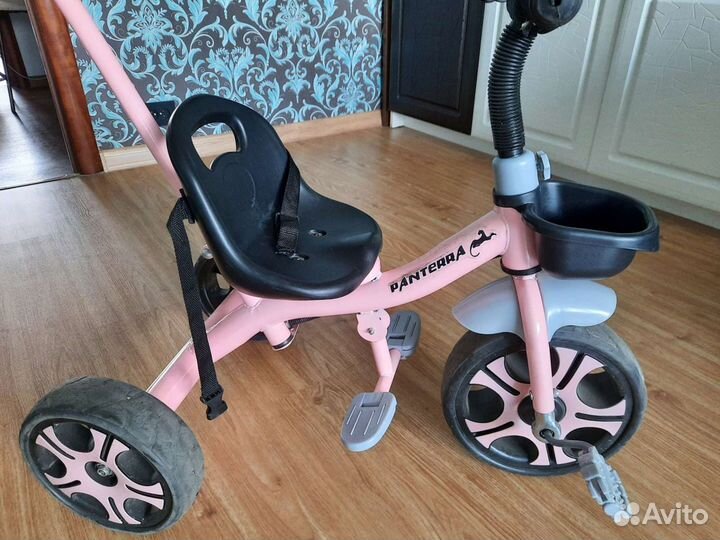 Трехколесный велосипед с родительской ручкой