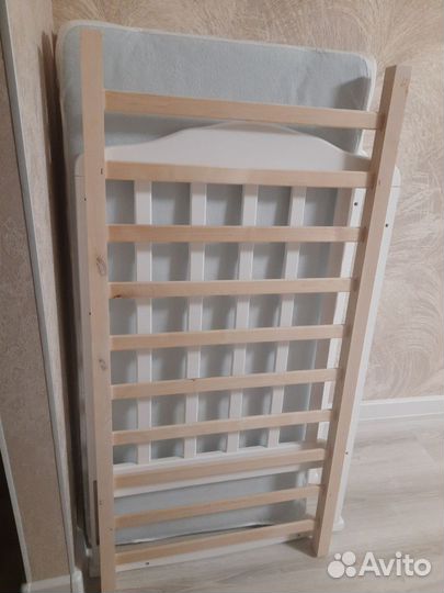 Детская кроватка с поперечным маятником