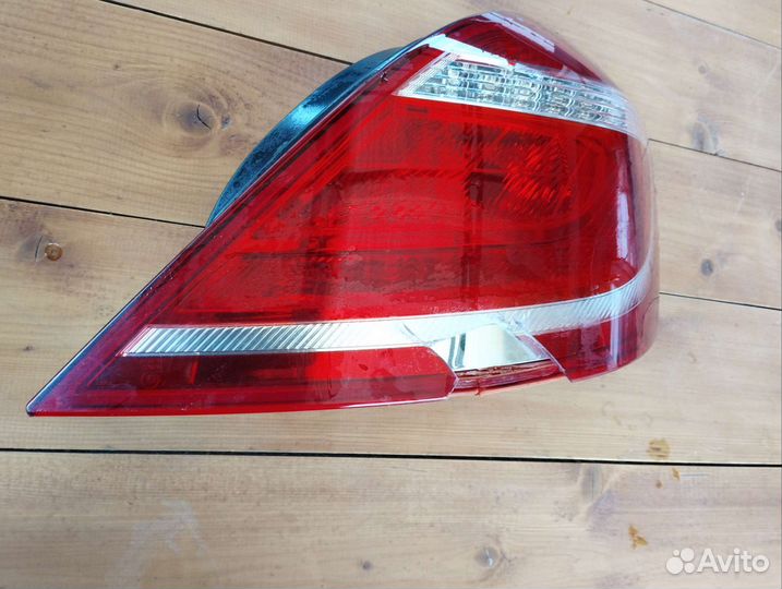 Фонарь задний правый