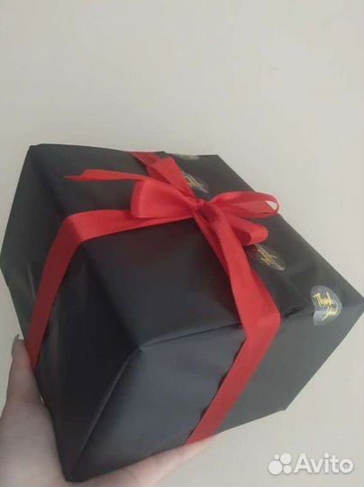 Свеча с посланием и скрытым подарком