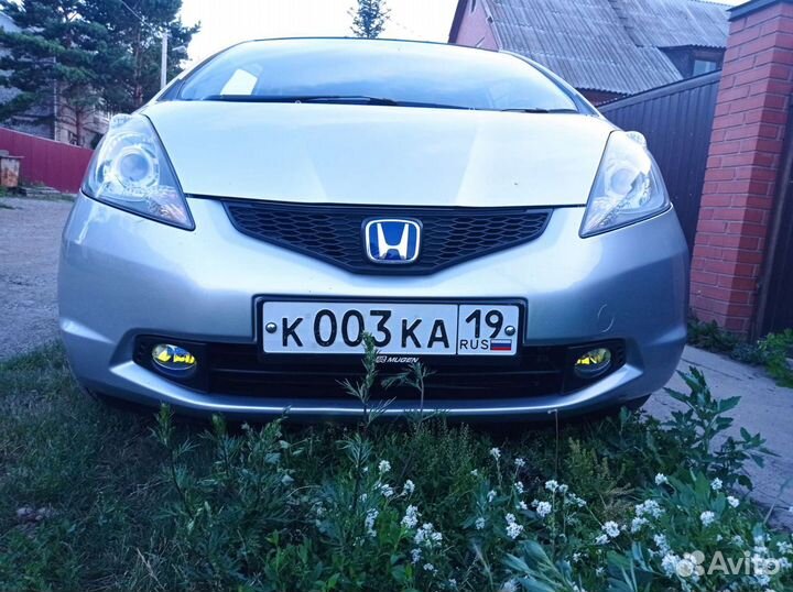Передний бампер Honda Fit GE