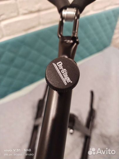 On-Stage гитарная стойка