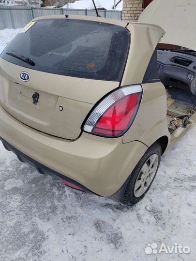 Задняя часть kia Rio 2 хетчбэк