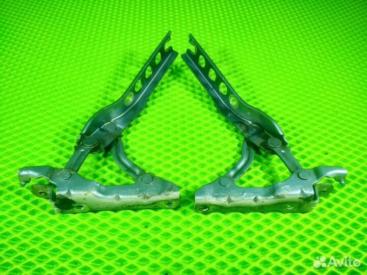 Петля капота Skoda Octavia A5