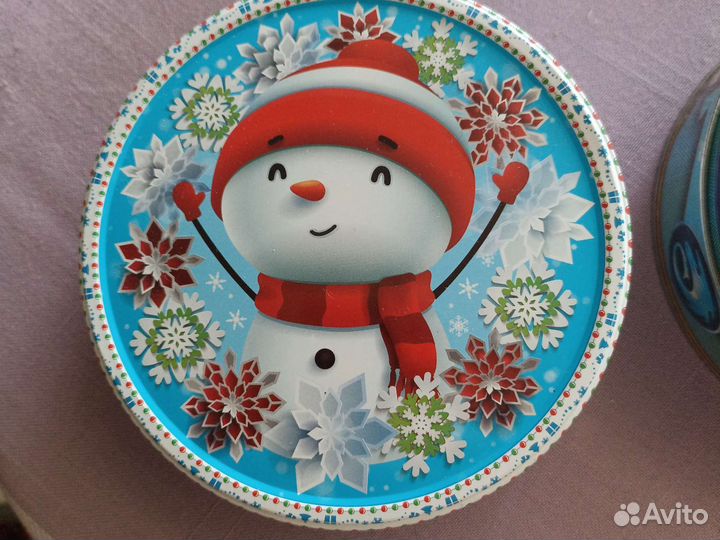 Железные коробочки из под сладостей