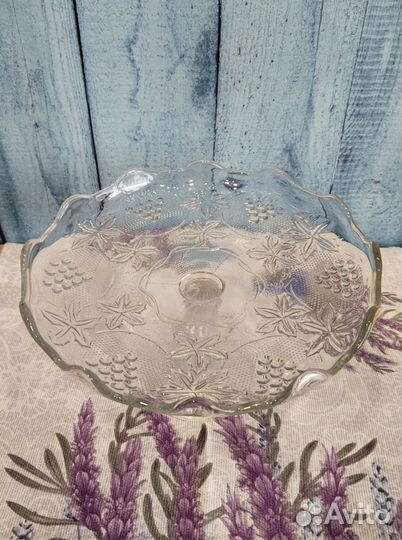 Ваза для фруктов на ножке