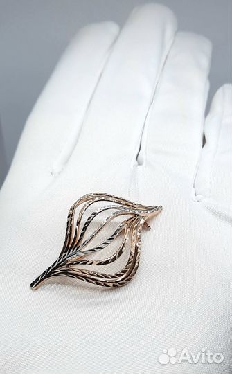 Золотая брошь