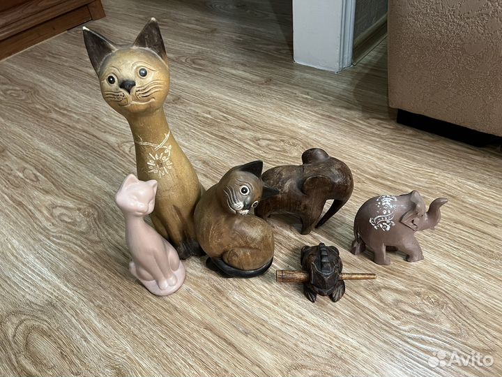 Деревянные статуэтки и фигурки