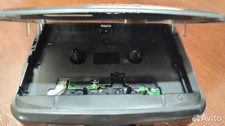 Кассетный плеер Sony WM-FX229