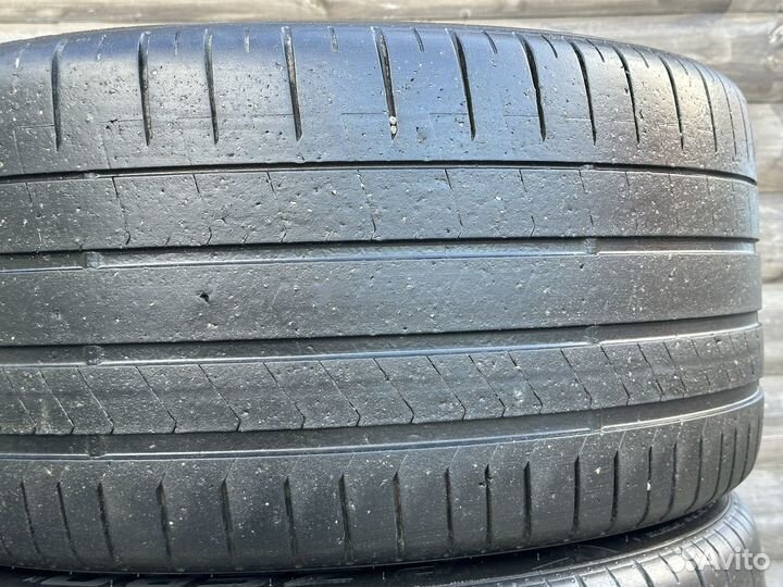 Pirelli P Zero PZ4 285/40 R21 и 315/35 R21 109Y