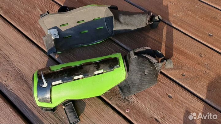 Футбольные щитки