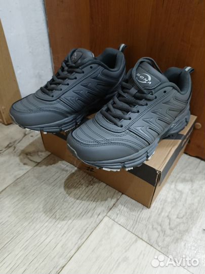 Кроссовки Bona женские