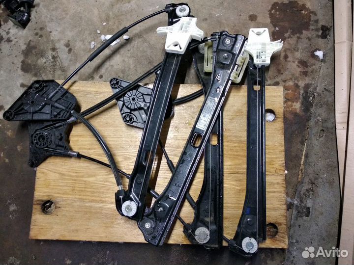 Стеклоподъёмник задний Skoda Rapid