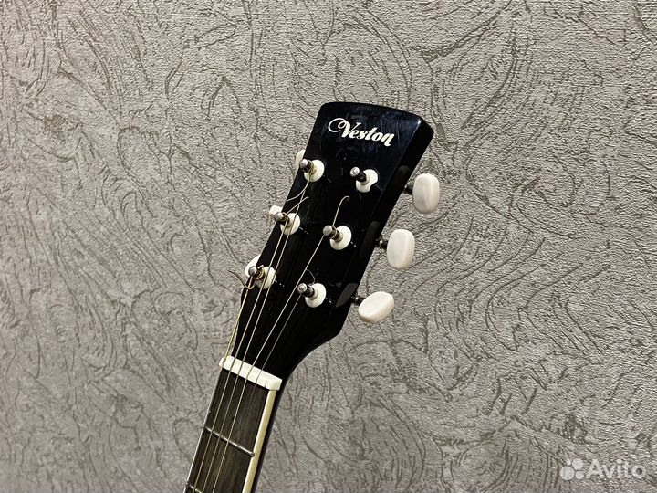 Акустическая гитара