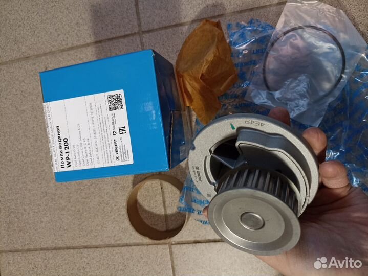 Помпа водяная Opel Astra,Corsa, Meriva, Vectra