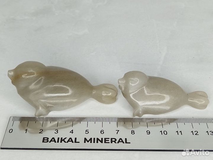 Статуэтка нерпы из белого нефрита