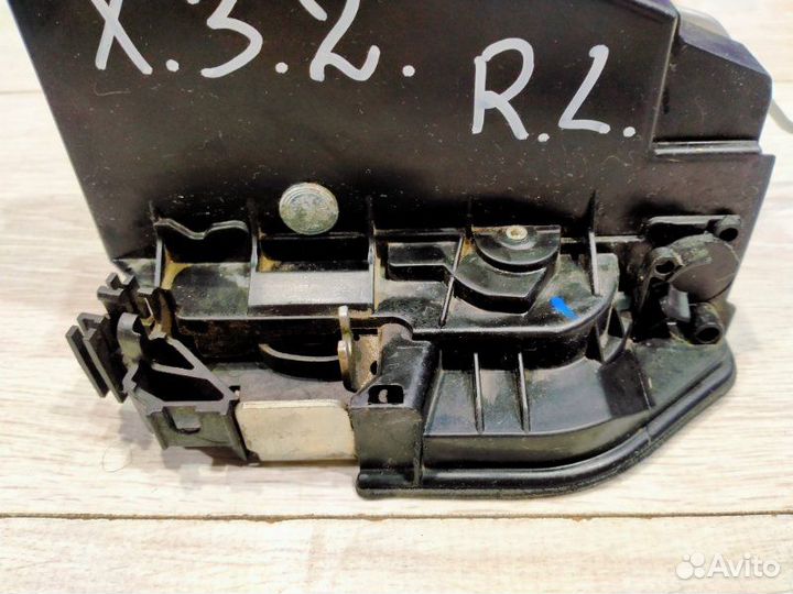 Замок двери задний левый Bmw X3 E83 M54B25 01/2006